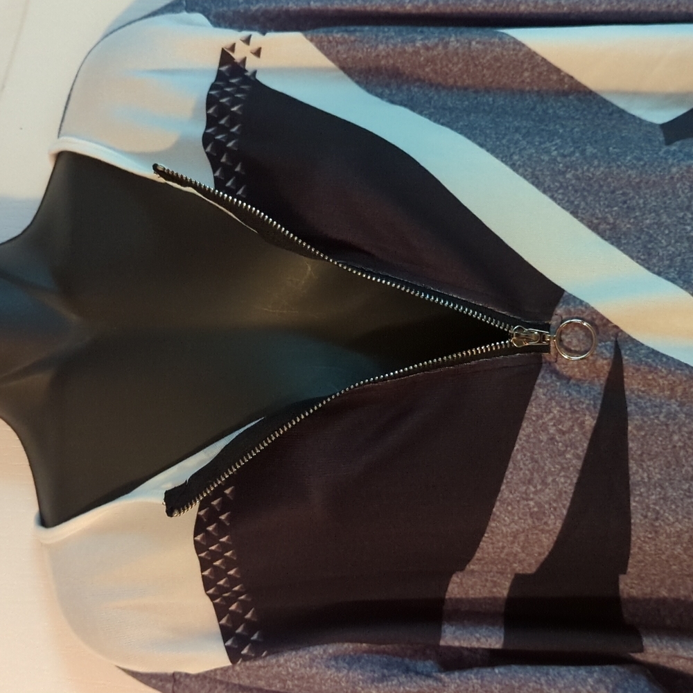 Color-Block Blouse - Picture 2 of 7